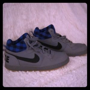 Nike tennis shoes